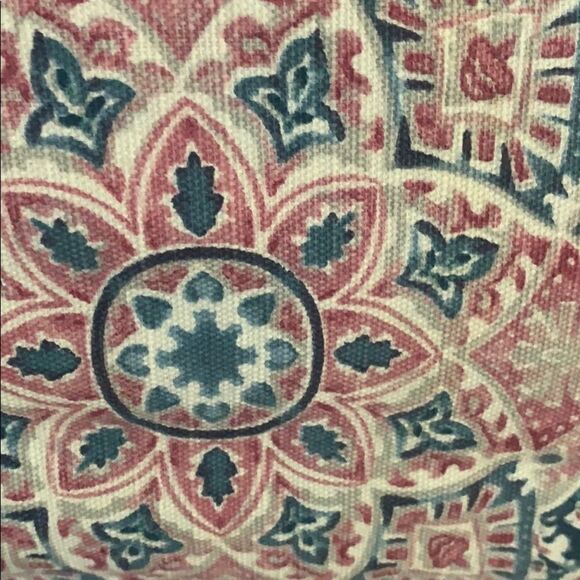 ENVOGUE OVERSIZE DECORATIVE PILLOW‎ SIZE 18X20 - Picture 3 of 9